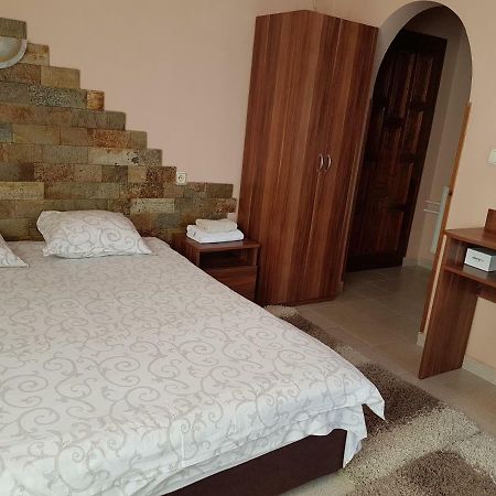 Family Hotel Zhelkovi - Olympia Harmanli Kültér fotó